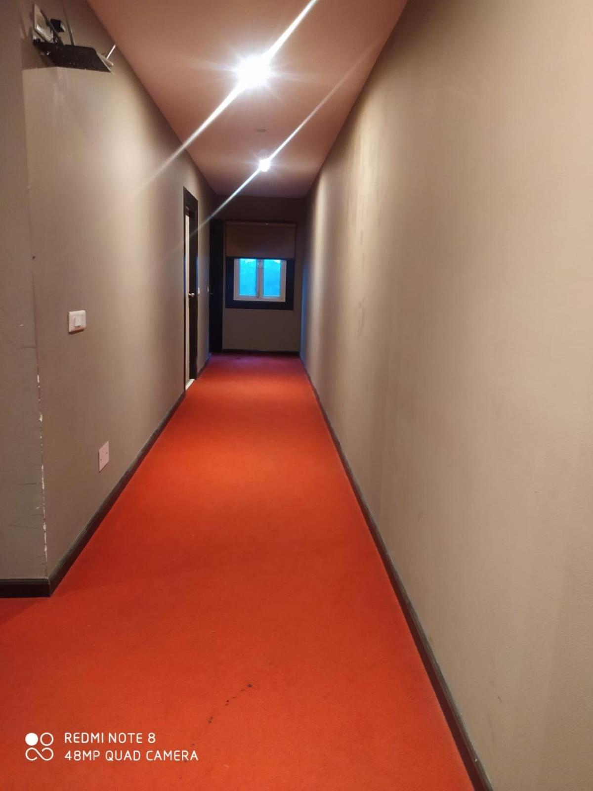 Hotel Airport Lotus 10 Minutes Delhi Aerocity Metro 4*