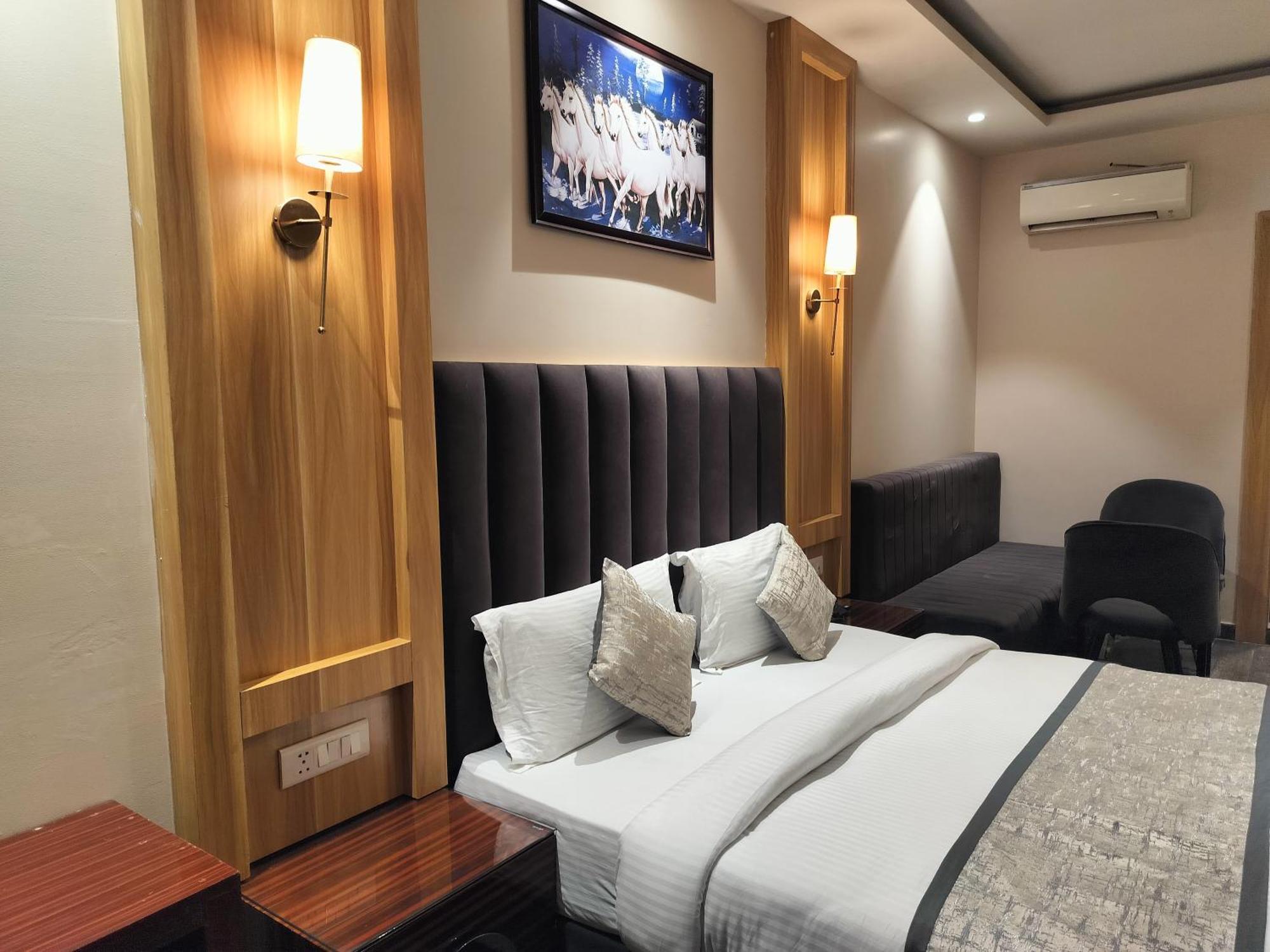 Airport Lotus 10 Minutes Delhi Aerocity Metro Hotel New Delhi