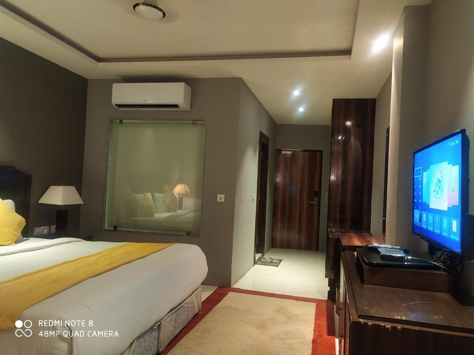 Airport Lotus 10 Minutes Delhi Aerocity Metro 4* New Delhi