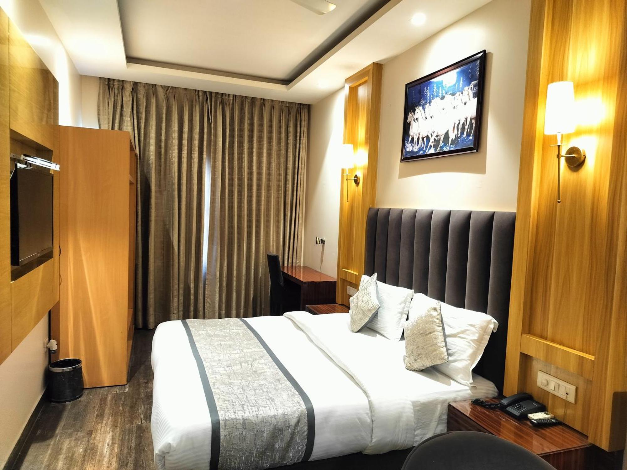 Airport Lotus 10 Minutes Delhi Aerocity Metro Hotel 4*