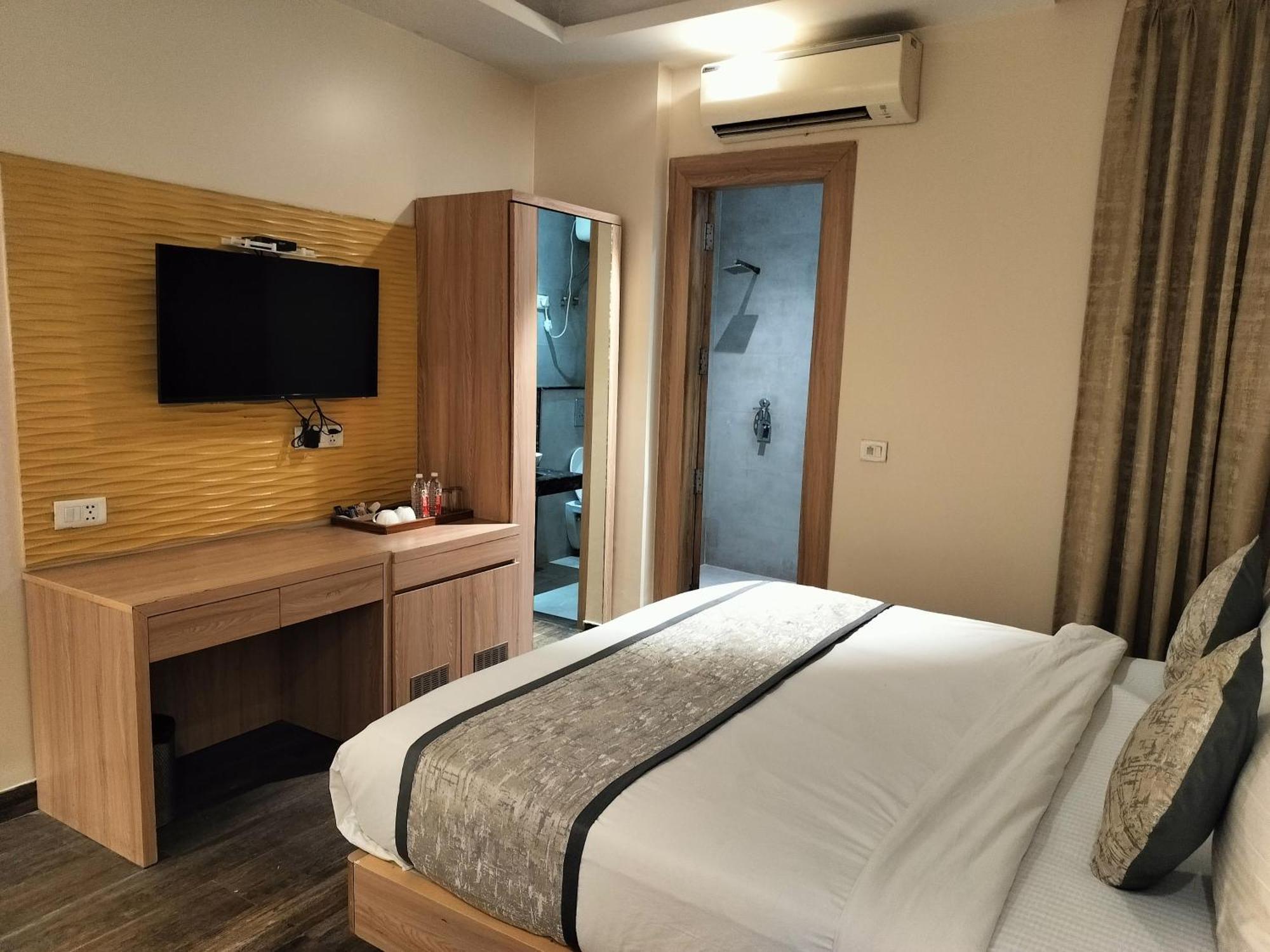 Airport Lotus 10 Minutes Delhi Aerocity Metro Hotel New Delhi