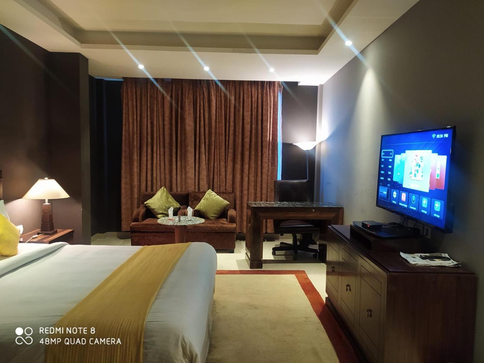 Hotel Airport Lotus 10 Minutes Delhi Aerocity Metro 4*
